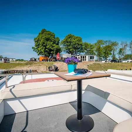 Hausboot Relax Ботель 4*