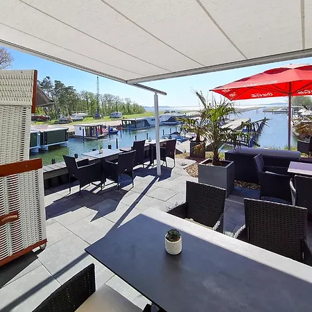 Hausboot Relax 4* Sagard